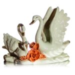 Статуэтка  "Семейство белых лебедей " 18х22х12,5см, керамика
