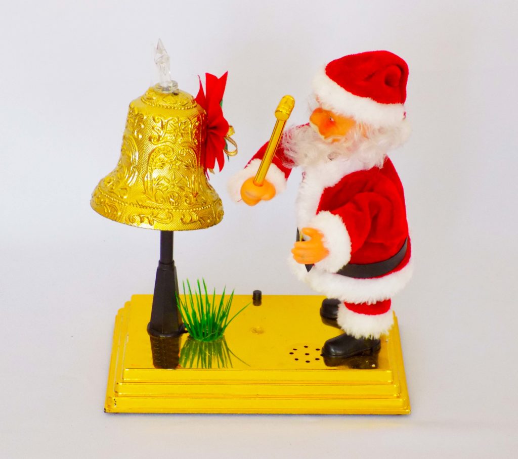 Санта бьёт в колокол (ткань,пластик)