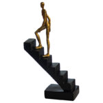 Статуэтка "Человек на лестнице. Вверх по карьерной лестнице", 29х7х16см, полистоун