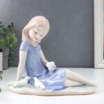 Статуэтка "Девочка кормящая голубей", 18х19х11см, керамика