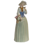 Статуэтка "Девушка в платье с корсетом с корзинкой",  30х11х10см, фарфор