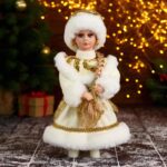 Снегурочка "В пышной шубке" с золотистыми украшениями, 14х30см , пластик, текстиль