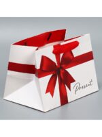 Пакет подарочный с широким дном «Подарок», 20 *14 *13,2 см, бумага