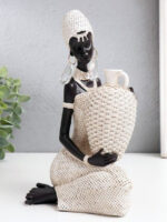 Африканка сидит  с плетеным кашпо" 14х9х24 белый полистоун